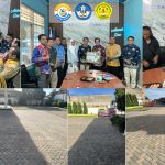 Mahasiswa Fakultas Teknik memberikan bantuan secara simbolis kepada pihak yayasan Universitas Sang Bumi Ruwa Jurai